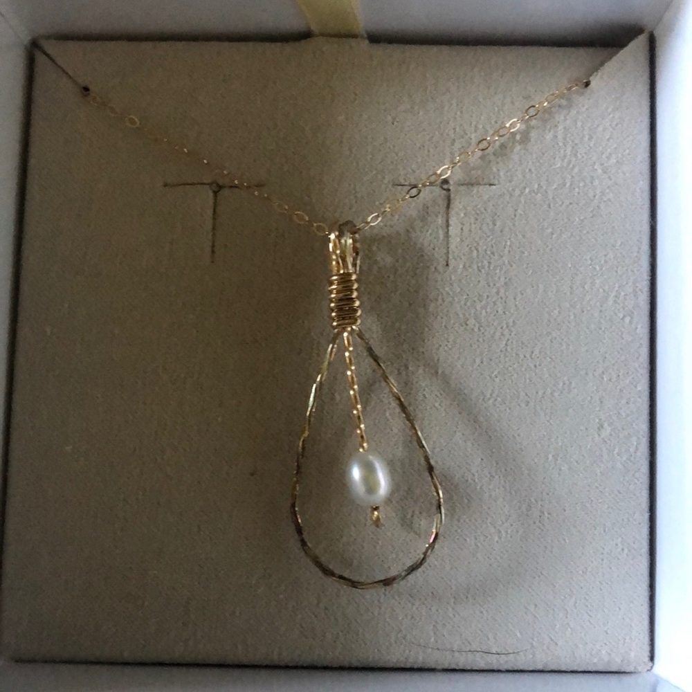 14 karat gold designer necklace with pearl